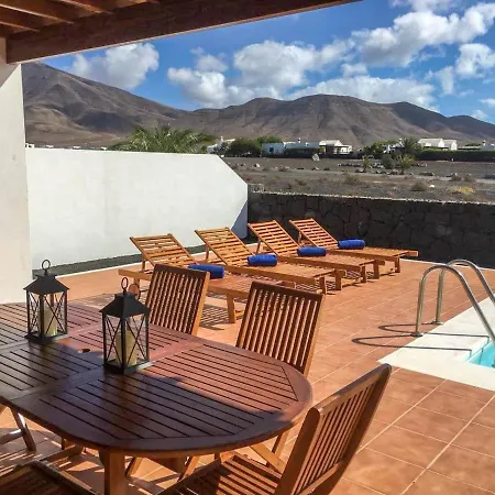 Playa Blanca Sleeps 6 With Pool Air Con And Wifi Villa Playa Blanca (Lanzarote)